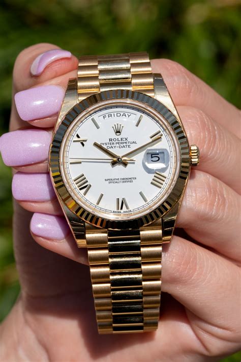 TELL THE DIFFERENCE: DATEJUST VS DAY.